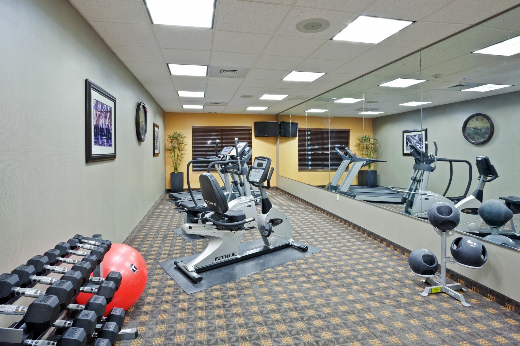 Holiday Inn Express Hays By Ihg Buitenkant foto